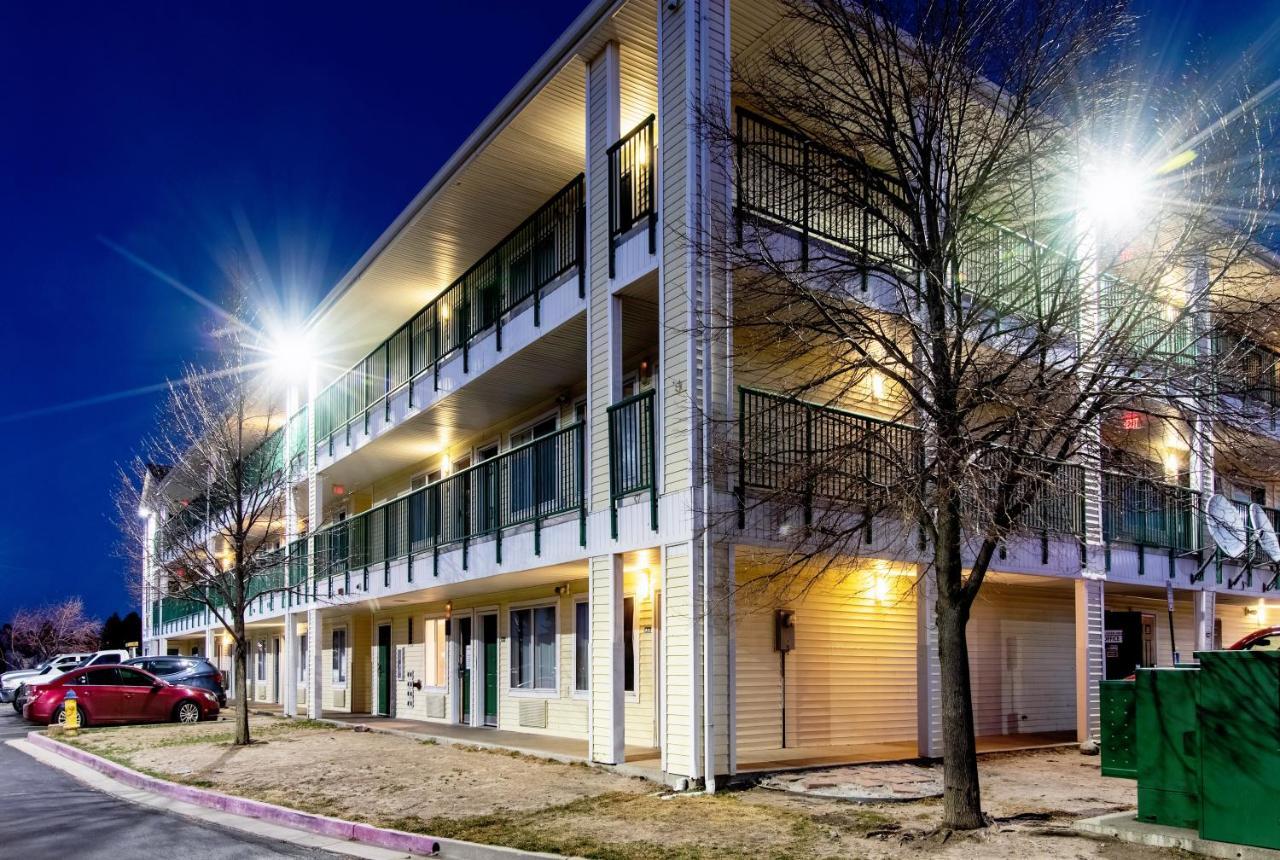 Hometowne Studios By Red Roof Colorado Springs - Airport Kültér fotó