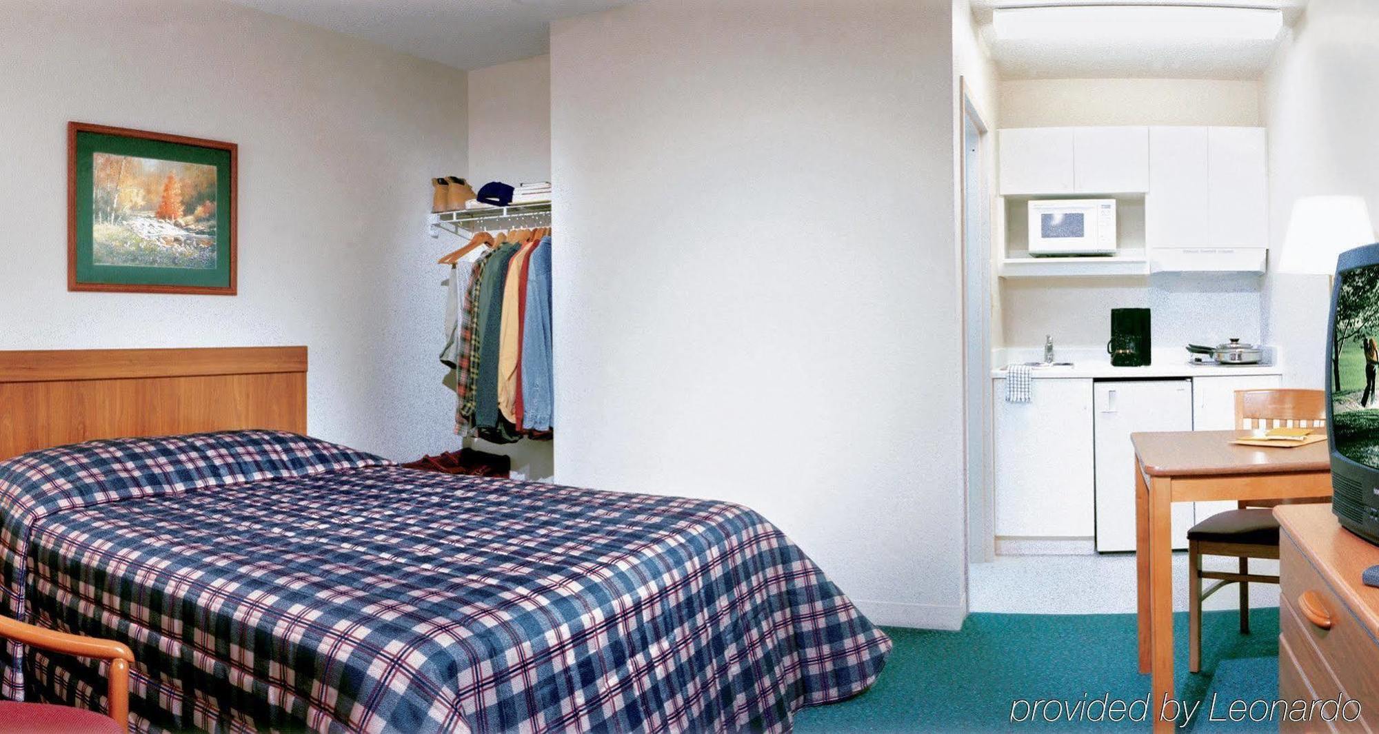 Hometowne Studios By Red Roof Colorado Springs - Airport Szoba fotó