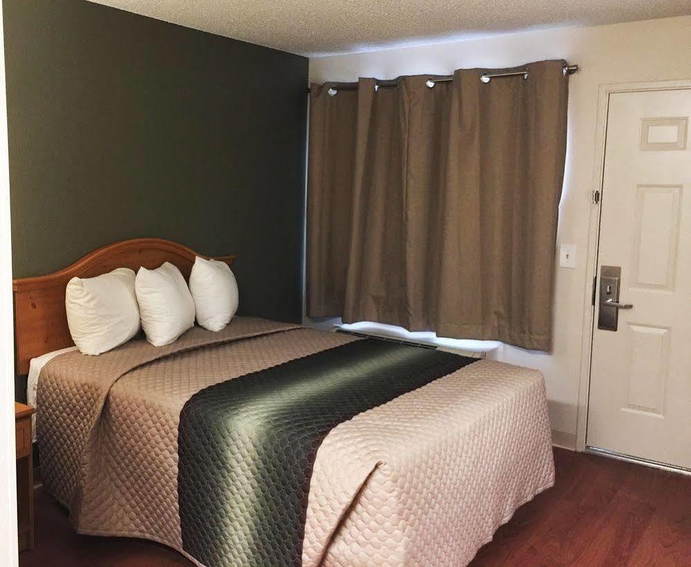 Hometowne Studios By Red Roof Colorado Springs - Airport Kültér fotó